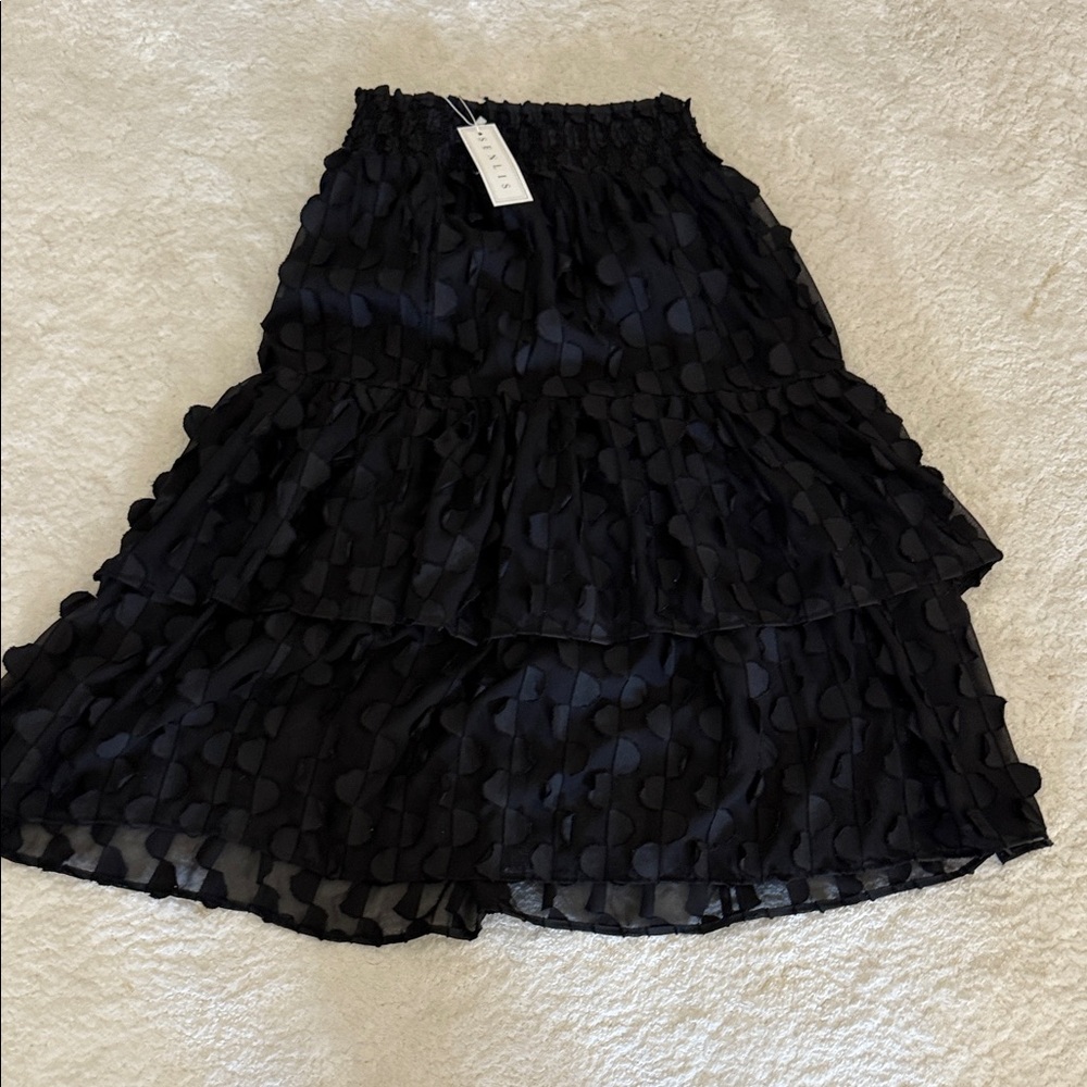 Chic Black Tiered Midi Skirt